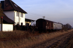 Nahverkehrszug nach Duisburg beim ehem. Bahnhof Wardt zw. Marienbaum und Xanten
