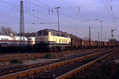 216 012 fährt in Millingen ein