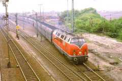 221 122 Rheinkamp ausfahrend April 1984