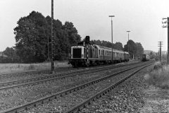 212 verlässt Xanten mit einem Nahverkehrszug nach Kleve