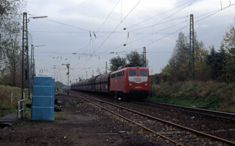 140 519-0 durchfährt mit Kohlenzug Rheinberg