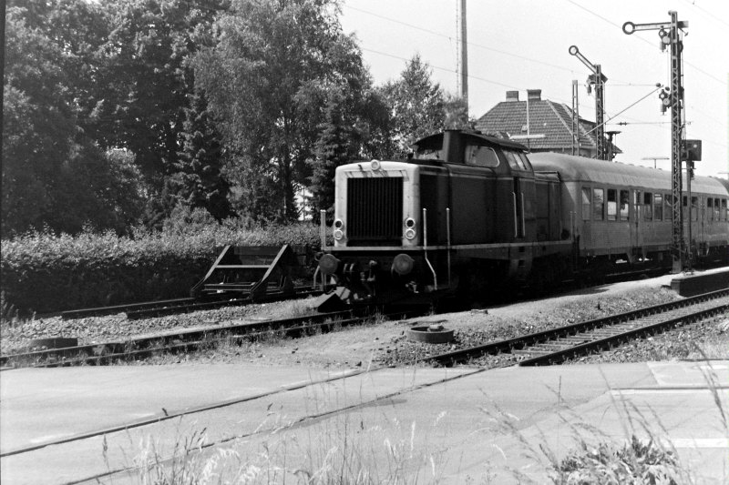 Eine 212 macht sich in Millingen auf den Weg nach Rheinberg