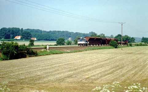 Köf mit Bauzug bei Birten