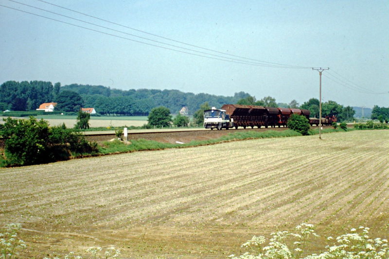 Köf mit Bauzug bei Birten